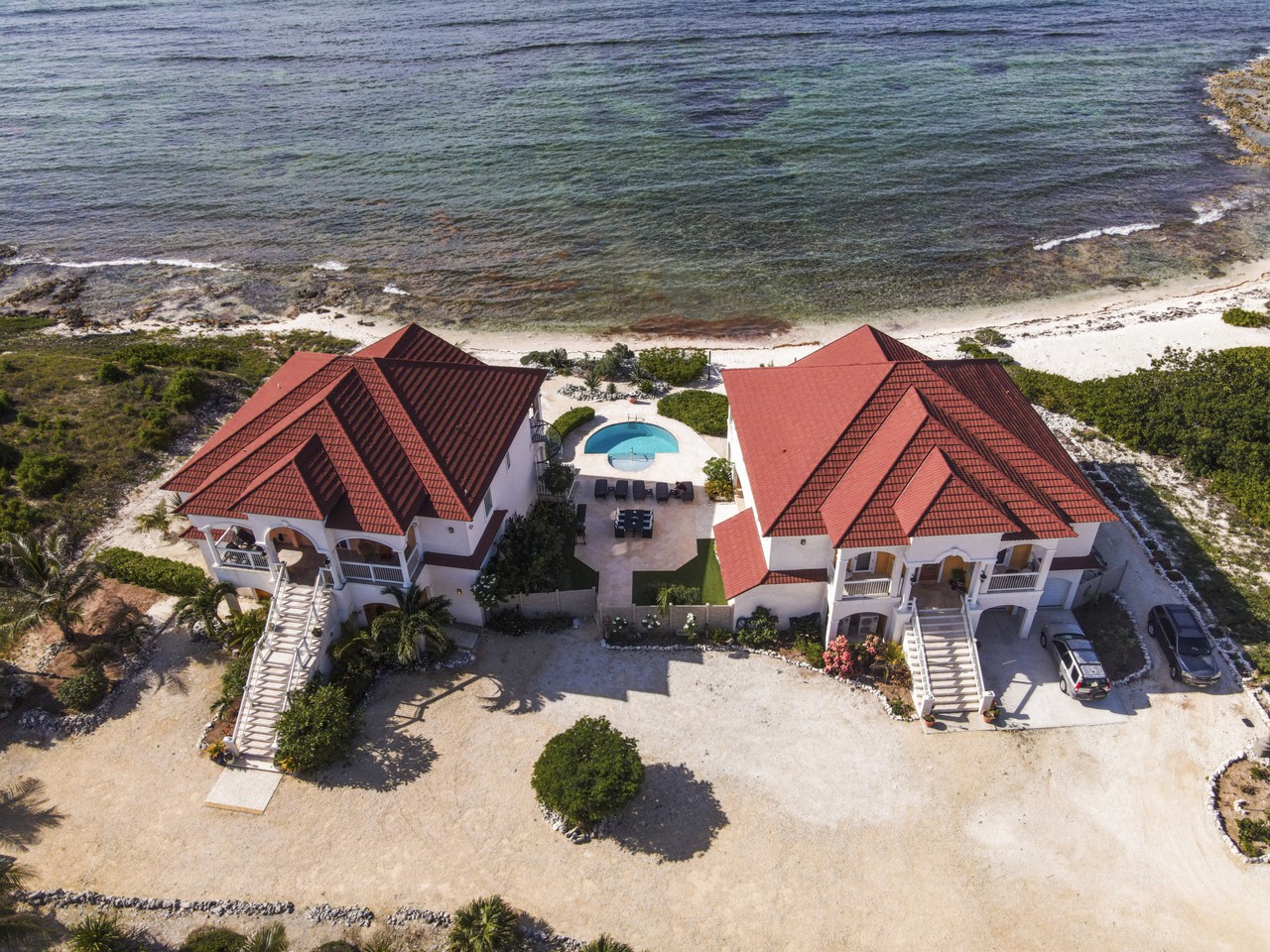 Exclusive luxury for your Cayman vacation in two splendid apartments
